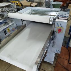 Máy cán bột mỳ tự động