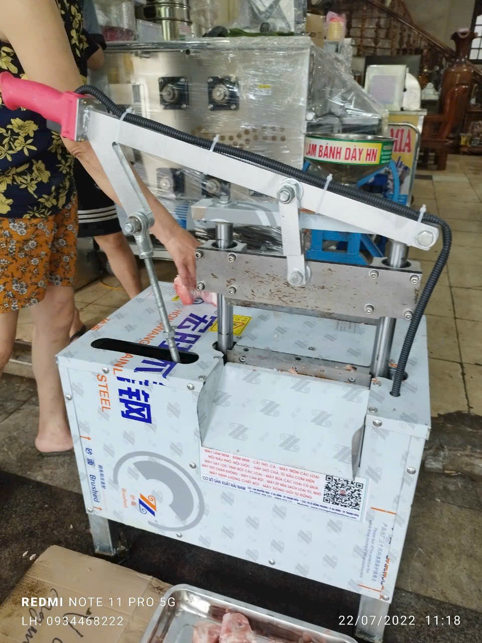 Máy chặt xương lợn,móng giò heo