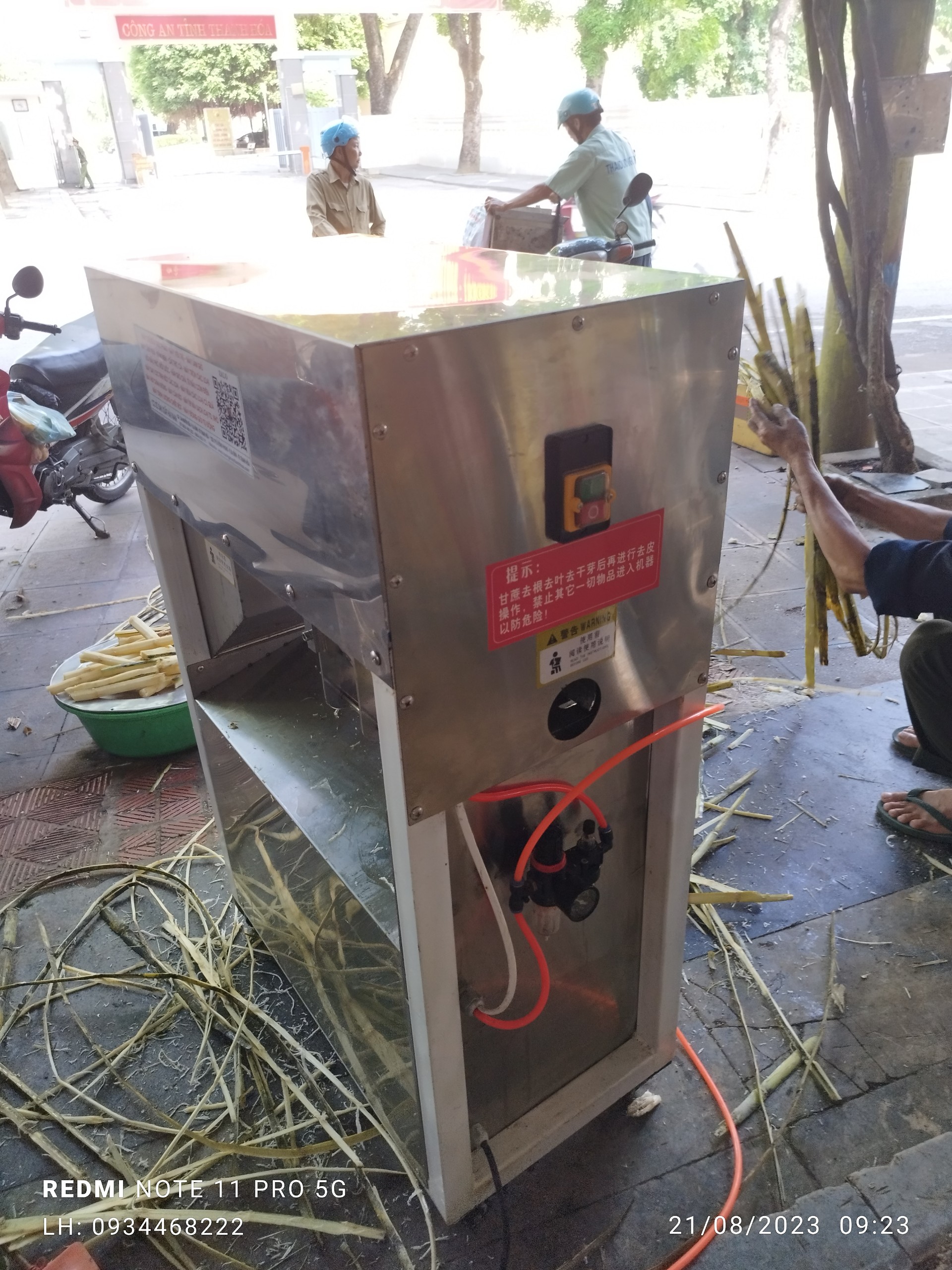 máy róc vỏ mía Đen tự động
