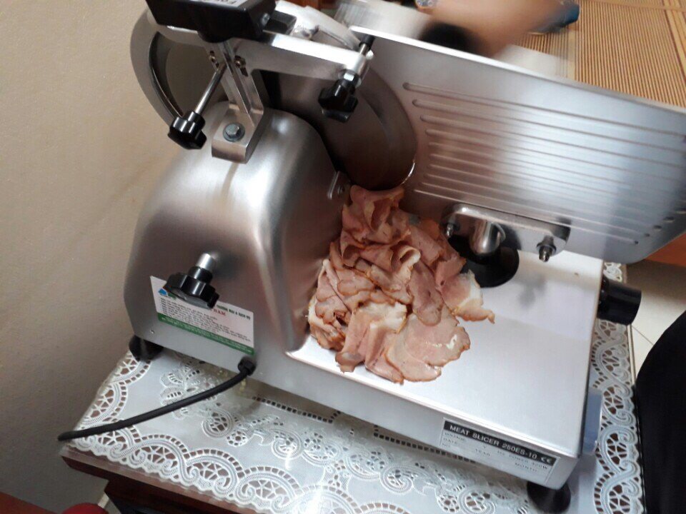 Máy thái thịt chín